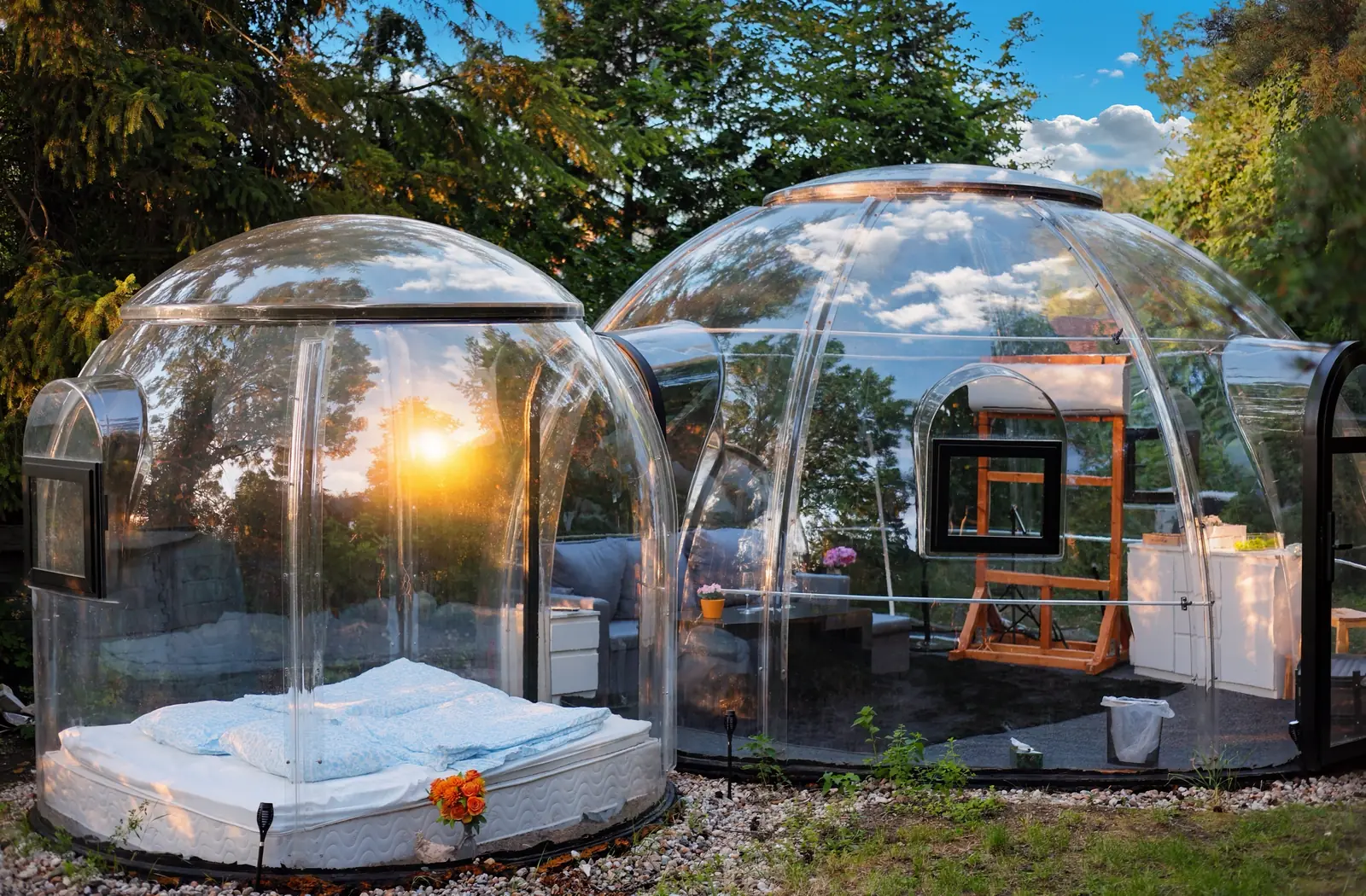 Bublinový hotel Skyhomes v přírodě